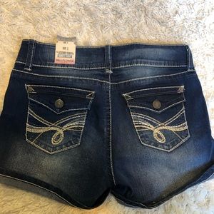 Denim/jean shorts-never worn (size 7)